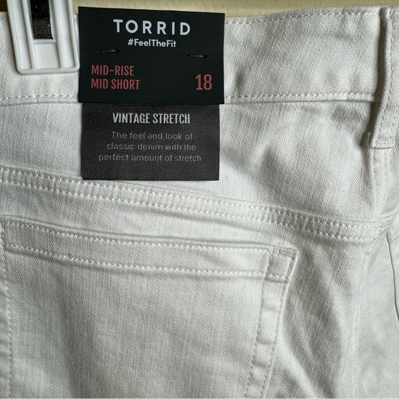 Torrid - 5 Inch Boyfriend Vintage Stretch Mid-Rise Short - Size 18 - Picture 5 of 7